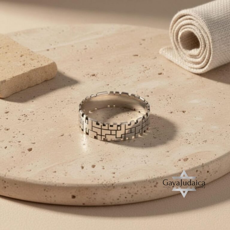 Sterling silver ring with Western Wall design and inner engraving, displayed in an elegant gift box – handcrafted unisex